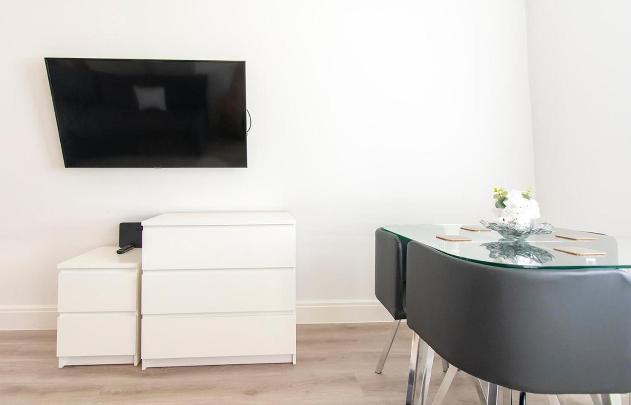 Апартаменти Modern 1 Bed Flat 2 Mins Walk From Restaurants Bars Clubs & Beach! Wow! Борнмут Екстер'єр фото